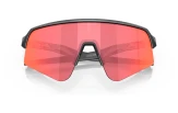 Päikeseprillid OAKLEY Sutro Lite Sweep Matte Carbon Prizm Trail Torch