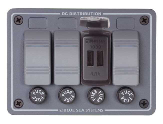 Laadija Blue Sea Systems 2xUSB-ga kandiline 12/24V 4,8A
