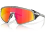 Päikeseprillid OAKLEY Latch Panel Grey Ink Prizm Ruby
